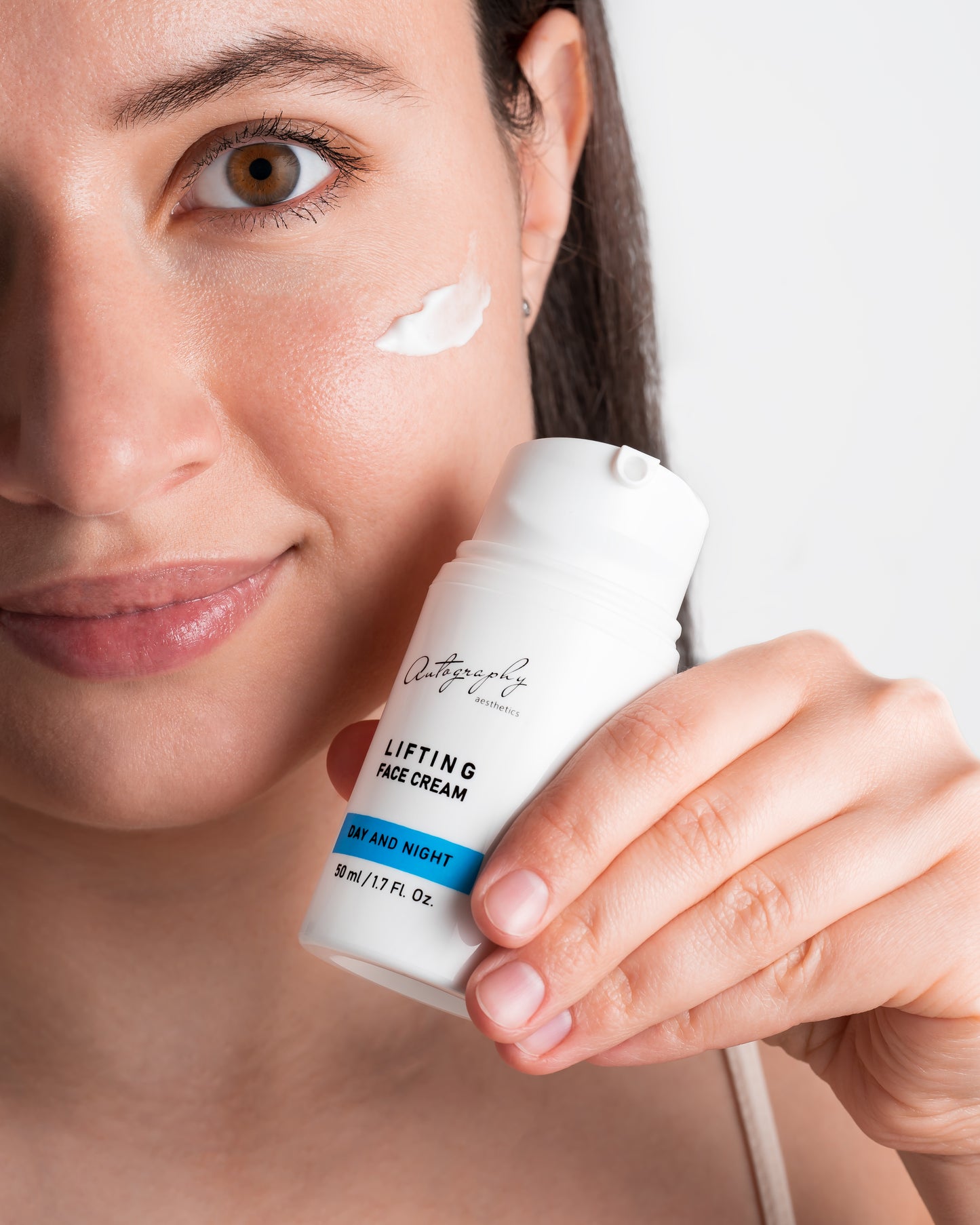 Autography Lifting Face Cream – Крем-бустер для обличчя з гіалуроновою кислотою, скваланом та олією ши, 50 мл